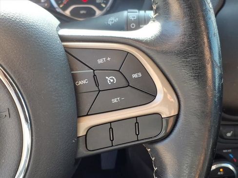 Used 2016 Jeep Renegade Limited FWD image 13