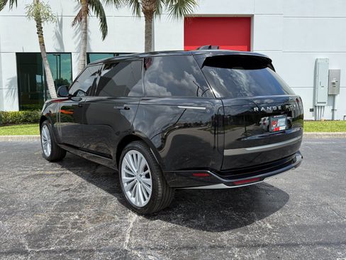 Used 2025 Land Rover Range Rover Long Wheelbase SE AWD/4WD image 16