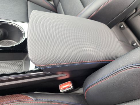 Used 2025 Chevrolet Equinox RS w/ Convenience Package III image 33