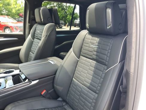 Certified 2026 Cadillac Escalade V w/ LPO, ONYX Package AWD/4WD image 19