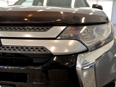 Used 2019 Mitsubishi Outlander ES FWD image 11