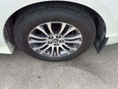 Used 2019 Toyota Sienna XLE image 45