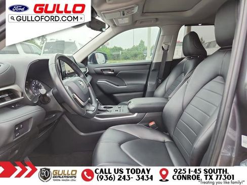 Used 2024 Toyota Highlander XLE AWD/4WD image 29