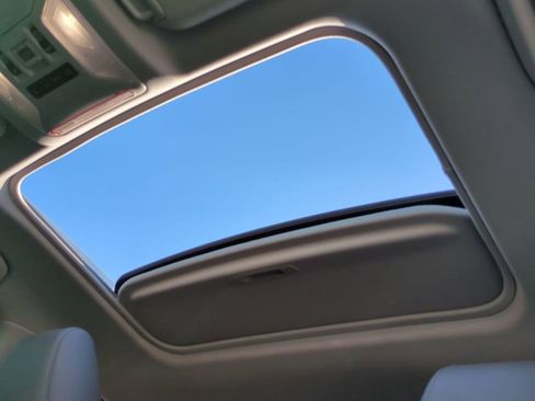 Used 2022 Toyota RAV4 XLE Premium image 21