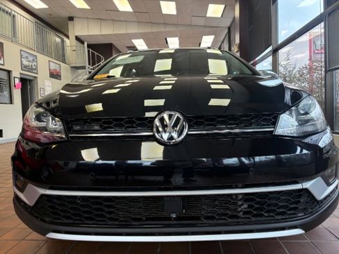 Used 2017 Volkswagen Golf Alltrack SE image 4