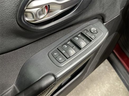 Used 2016 Jeep Cherokee Sport image 19