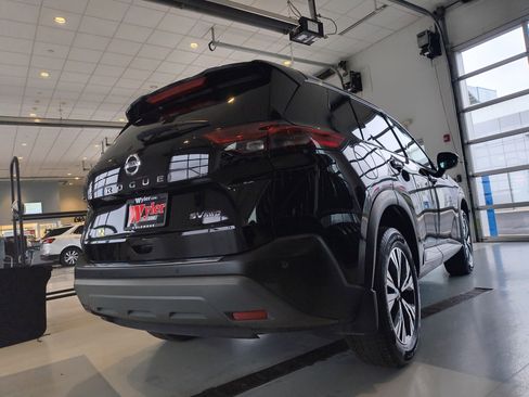 Used 2021 Nissan Rogue SV image 4