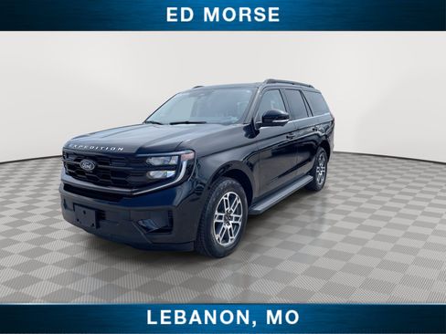 Used 2025 Ford Expedition Active AWD/4WD image 4