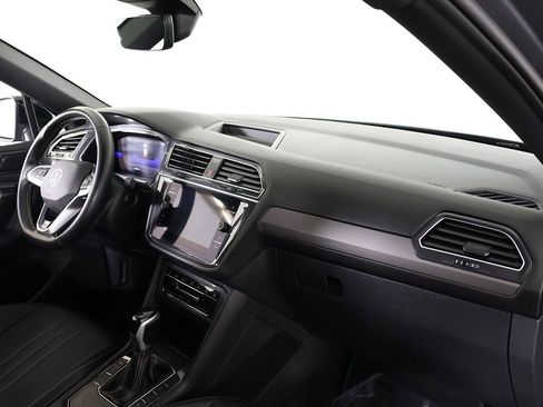 Used 2023 Volkswagen Tiguan SE R-Line image 29