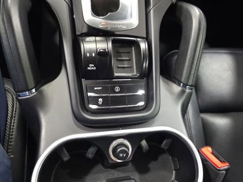 Used 2017 Porsche Cayenne S image 28