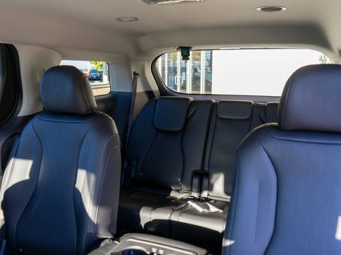 New 2026 Kia Carnival LXS FWD image 12
