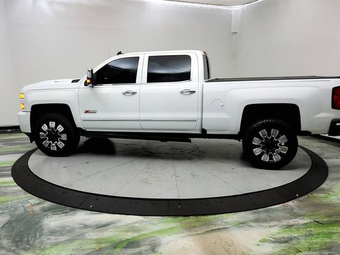 Used 2019 Chevrolet Silverado 2500 LTZ w/ Duramax Plus Package AWD/4WD image 8