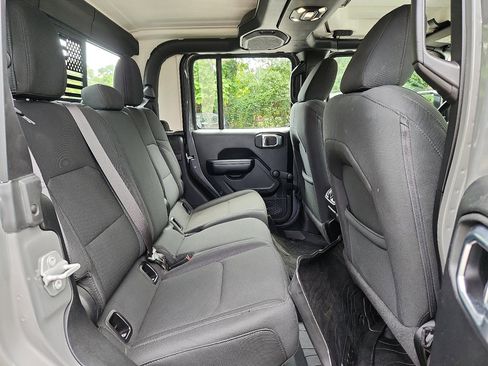 Used 2021 Jeep Gladiator Sport image 15