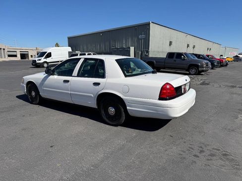 Used 2003 Ford Crown Victoria Police Interceptor image 5