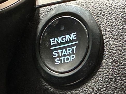 Used 2020 Ford Escape SE image 14