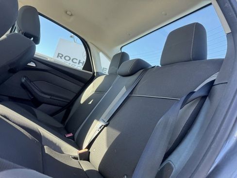 Used 2014 Ford Focus SE w/ SE Winter Package image 9