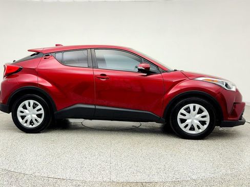Used 2019 Toyota C-HR LE FWD image 4