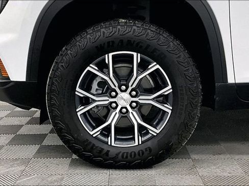 Used 2025 GMC Acadia AT4 image 10