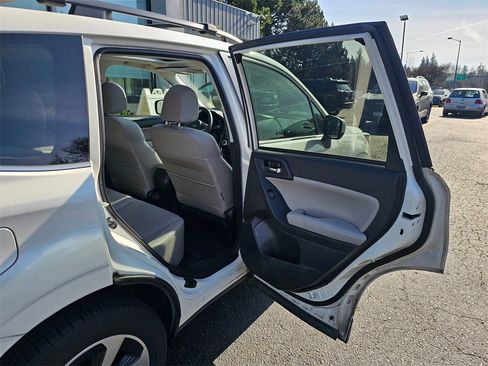 Used 2017 Subaru Forester 2.5i Limited w/ Popular Package #2 image 12