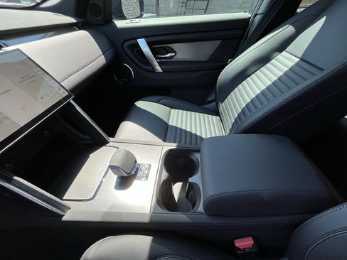 Used 2025 Land Rover Discovery Sport Dynamic SE image 26