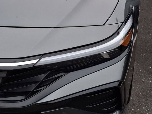 Used 2024 Hyundai Elantra Limited image 9