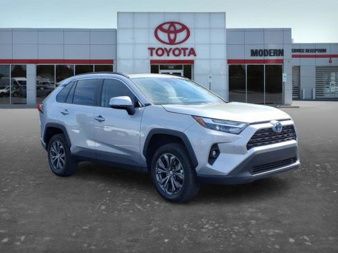 Used 2023 Toyota RAV4 XLE Premium image 8