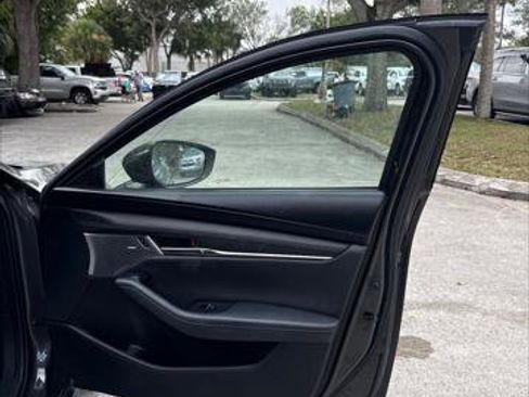 Used 2019 MAZDA MAZDA3 Hatchback w/ Premium Package image 20