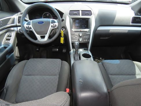 Used 2013 Ford Explorer XLT image 25