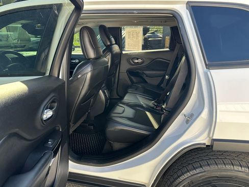 Used 2020 Jeep Cherokee Latitude Plus AWD/4WD image 14