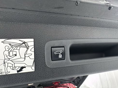 Used 2023 Toyota Sienna XSE image 17