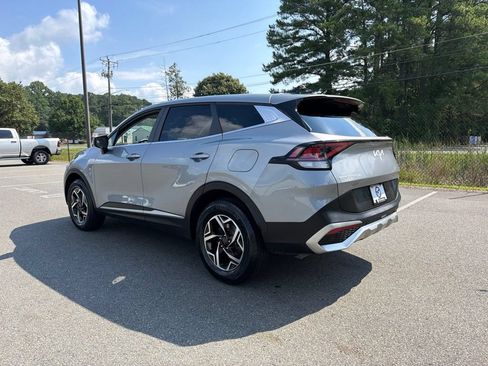 Used 2023 Kia Sportage LX AWD/4WD image 7