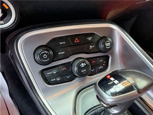 Used 2019 Dodge Challenger SXT image 35