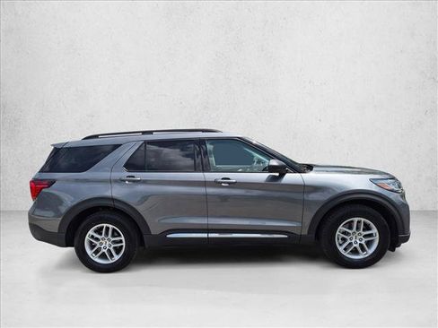 Used 2025 Ford Explorer Active w/ Active Comfort Package RWD image 4