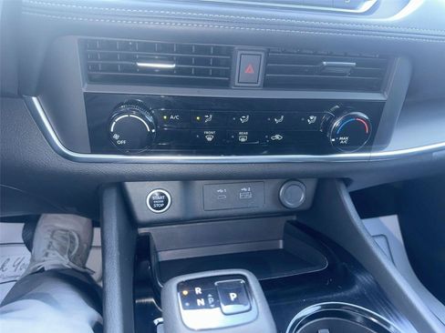 Used 2023 Nissan Rogue S AWD/4WD image 28