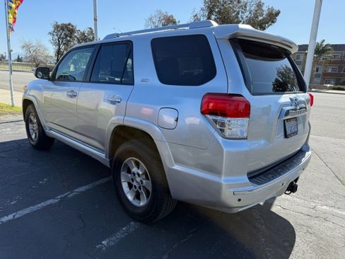 Used 2011 Toyota 4Runner SR5 w/ Convenience Pkg image 6