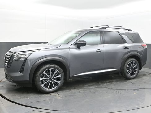 New 2026 Nissan Pathfinder Platinum FWD image 4