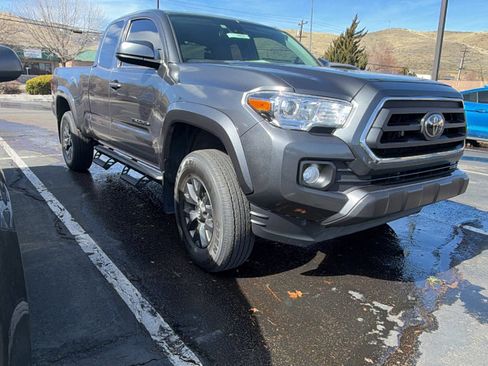 Certified 2022 Toyota Tacoma SR5 image 1
