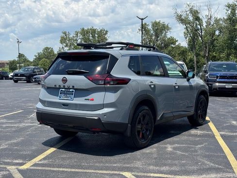 Used 2026 Nissan Rogue SV AWD/4WD image 4