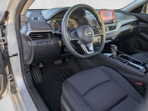 Used 2024 Nissan Altima 2.5 SV image 10