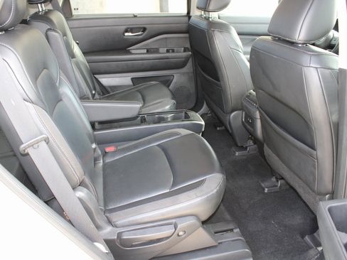 Used 2022 Nissan Pathfinder SL w/ SL Premium Package image 17