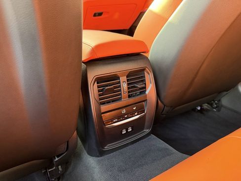 Used 2022 BMW M3 Competition w/ M Carbon Exterior Package image 25