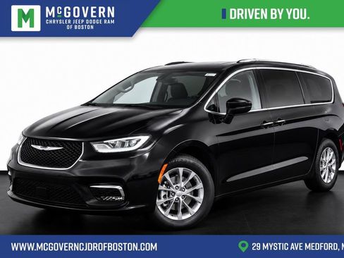 New 2026 Chrysler Pacifica Limited FWD image 1
