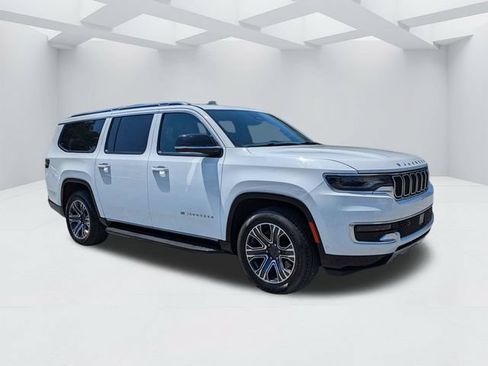 Used 2024 Jeep Wagoneer L Series II w/ Flexible Seating Group AWD/4WD image 2