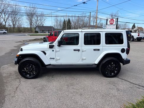 Used 2025 Jeep Wrangler Unlimited Sahara w/ Safety Group AWD/4WD image 6