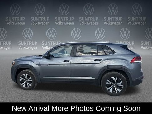 Used 2024 Volkswagen Atlas Cross Sport SE image 2