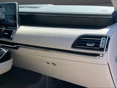 Used 2021 Lincoln Navigator Reserve AWD/4WD image 14