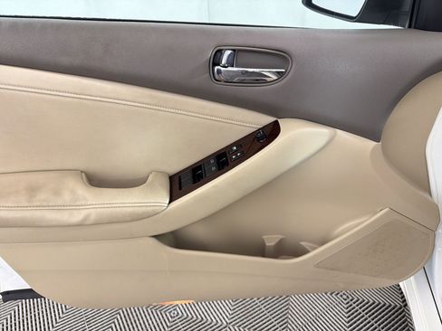 Used 2011 Nissan Altima 2.5 SL w/ Technology Pkg FWD image 13