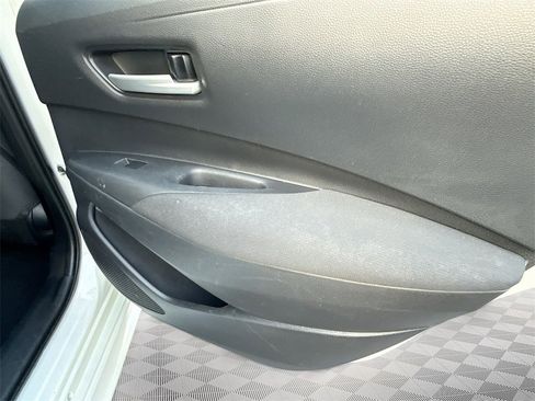 Used 2021 Toyota Corolla LE image 29