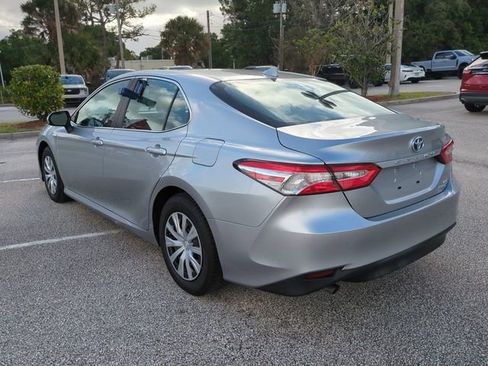 Used 2020 Toyota Camry LE image 6