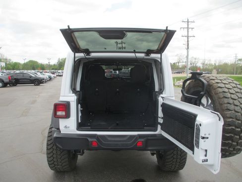 Used 2023 Jeep Wrangler Unlimited Sport image 7